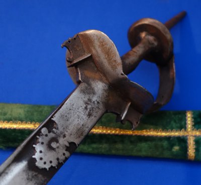 19C Indian Hindu Hilted Maratha Surai Khandar Sword
