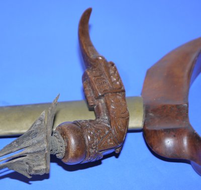 Keris Hulu Pekaka Tajong Sekar Susun Pamor