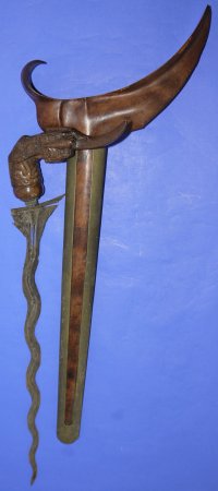 Keris Hulu Pekaka Tajong Sekar Susun Pamor